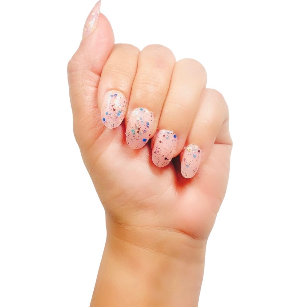 Short oval nude glitter.